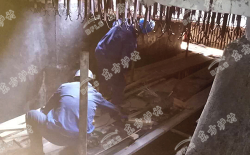 自流式澆注料跟不同的澆注料相比，他的流動(dòng)性更適合復(fù)雜的施工地形