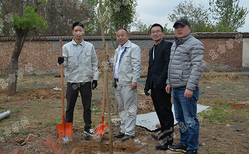 植樹活動(dòng) | 綠水青山就是金山銀山，東方爐襯組織員工義務(wù)植樹