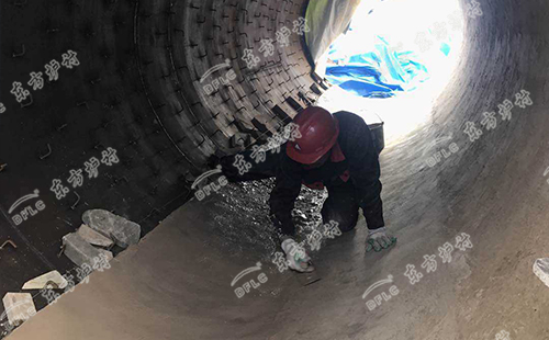 東方爐襯給您解讀澆注料出現(xiàn)的粉化、長(zhǎng)毛等現(xiàn)象
